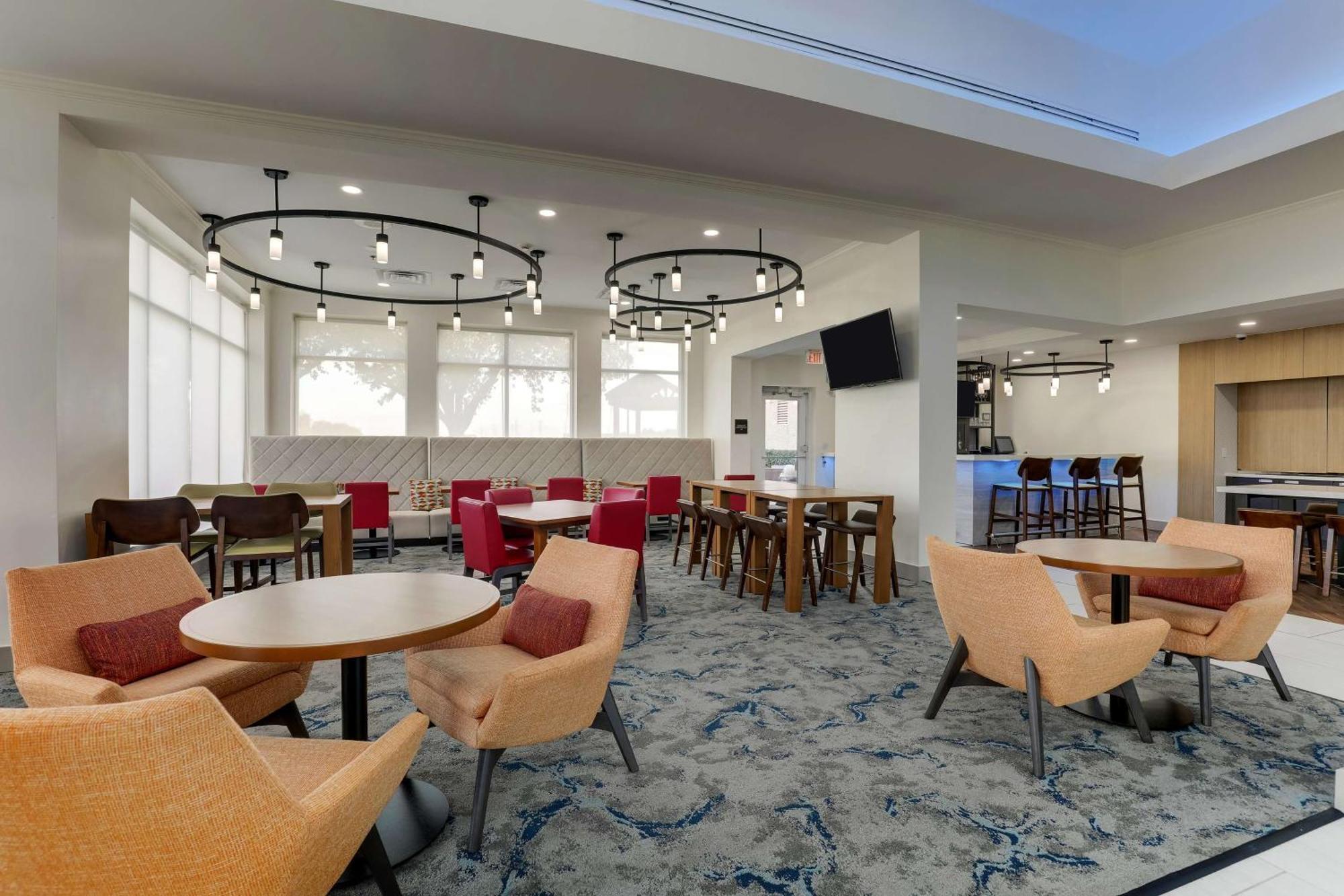 Hilton Garden Worth/fossil Creek 3*